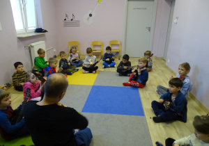 Dzieci grają