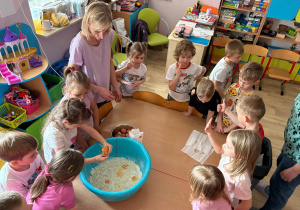 Przygotowanie ciasta na gofry.
