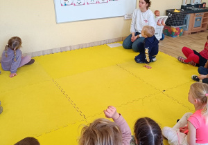 dzieci z grupy Rumianki wczasie zajęć "Każdy inny ale wszyscy równi"