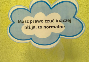 zdjęcie chmurki z pozytywną sentencją