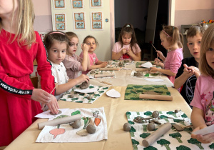 Zajęcia ceramiczne w grupie Maki.