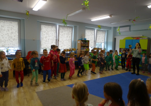 Muzyczne zabawy z panią Iwonką.
