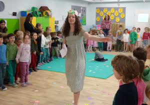 Rozwiązywanie wiosennych zagadek.