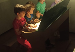 Dzieci z grupy Chabry w Muzeum Polin.