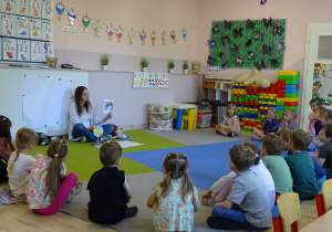 Dzieci oglądają
