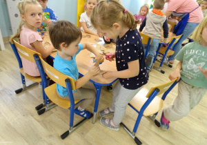 pomocne rączki w Bratkach