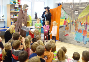 Mama nie odjechała pociągiem do pracy, cel został osiągnięty.