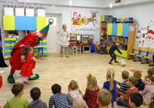 Aniołki łapią gwiazdeczki.