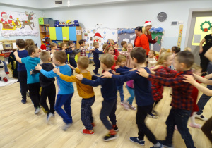 Zabawa przedszkolaków.