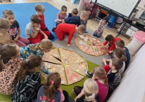 liczenie i układanie składników na pizzach