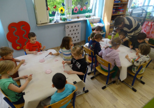 Dzieci malują