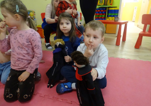Poprawne lalki.