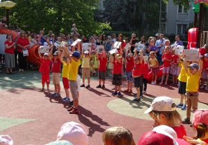Występ dzieci z grupy Chabry