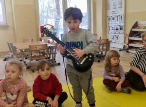 "Muzyka jest wszędzie"- zajęcia w grupie Stokrotki