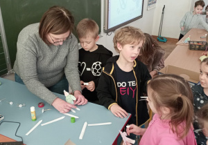 Udział dzieci w lekcji w ramach programu "Akademia matematyki"