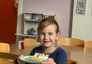 Kosztowanie gofrów - przyjemny efekt działań.