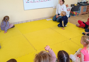 dzieci z grupy Rumianki wczasie zajęć "Każdy inny ale wszyscy równi"