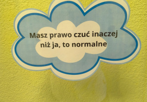 zdjęcie chmurki z pozytywną sentencją