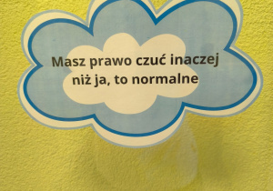 zdjęcie chmurki z pozytywną sentencją