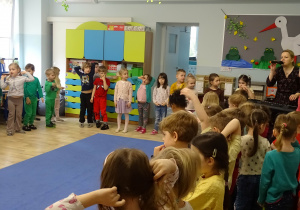Muzyczne zabawy z panią Anią.