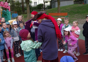 Pirackie sposoby na dogadanie się załogi Chabrów i Maków.