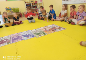 Dzieci zapoznają się z polskimi banknotami