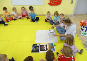 Dzieci obserwują