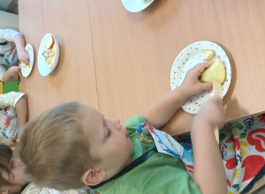 Sałatka owocowa w grupie Bratki
