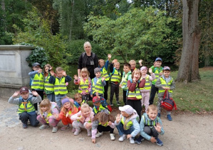 Zdjęcie grupowe w Łazienkach Królewskich.