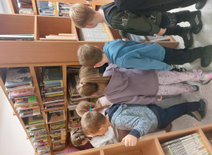 Grupa Słoneczniki w bibliotece