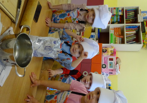 Przygotowanie ciasta na pierniki.