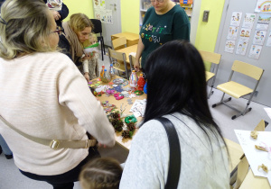 Popołudniowy kiermasz ozdób świątecznych.