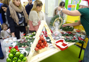 Popołudniowy kiermasz ozdób świątecznych.