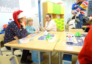 Świąteczne kodowanie z robotem.