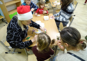 Warsztaty origami - tworzenie świątecznych ozdób.