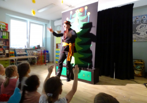 Wspólne śpiewanie piosenki.