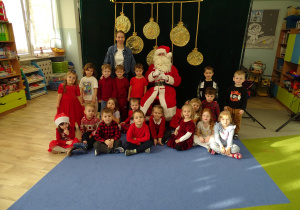 Grupa Niezapominjaki z Mikołajem