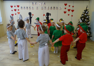 Występ artystyczny dzieci z grupy Bratki.