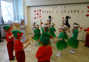 Występ artystyczny dzieci z grupy Bratki.