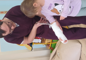 Poznanie narzędzi pracy orotopedy.