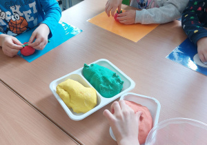 Zajęcia tematyczne w grupie Słoneczniki.