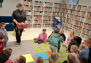 Zajęcia tematyczne w bibliotece - grupa Chabry.