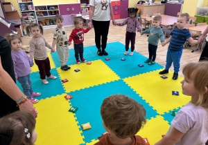 Zajęcia gimnastyczne w grupie Stokrotki.