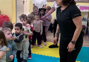 Zajęcia gimnastyczne w grupie Stokrotki.