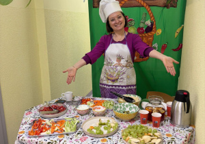 Degustacja warzyw i owoców, czyli poranny stragan w przedszkolu.