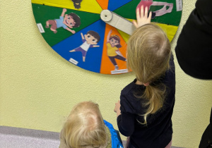 Ruchowe koło fortuny.