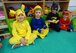 Dzieci prezentują swoje stroje