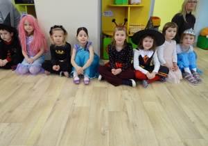 Dzieci z grupy Maki na balu