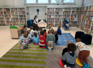 Bratki na zajęciach w bibliotece