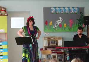 Artyści dają koncert przedszkolakom